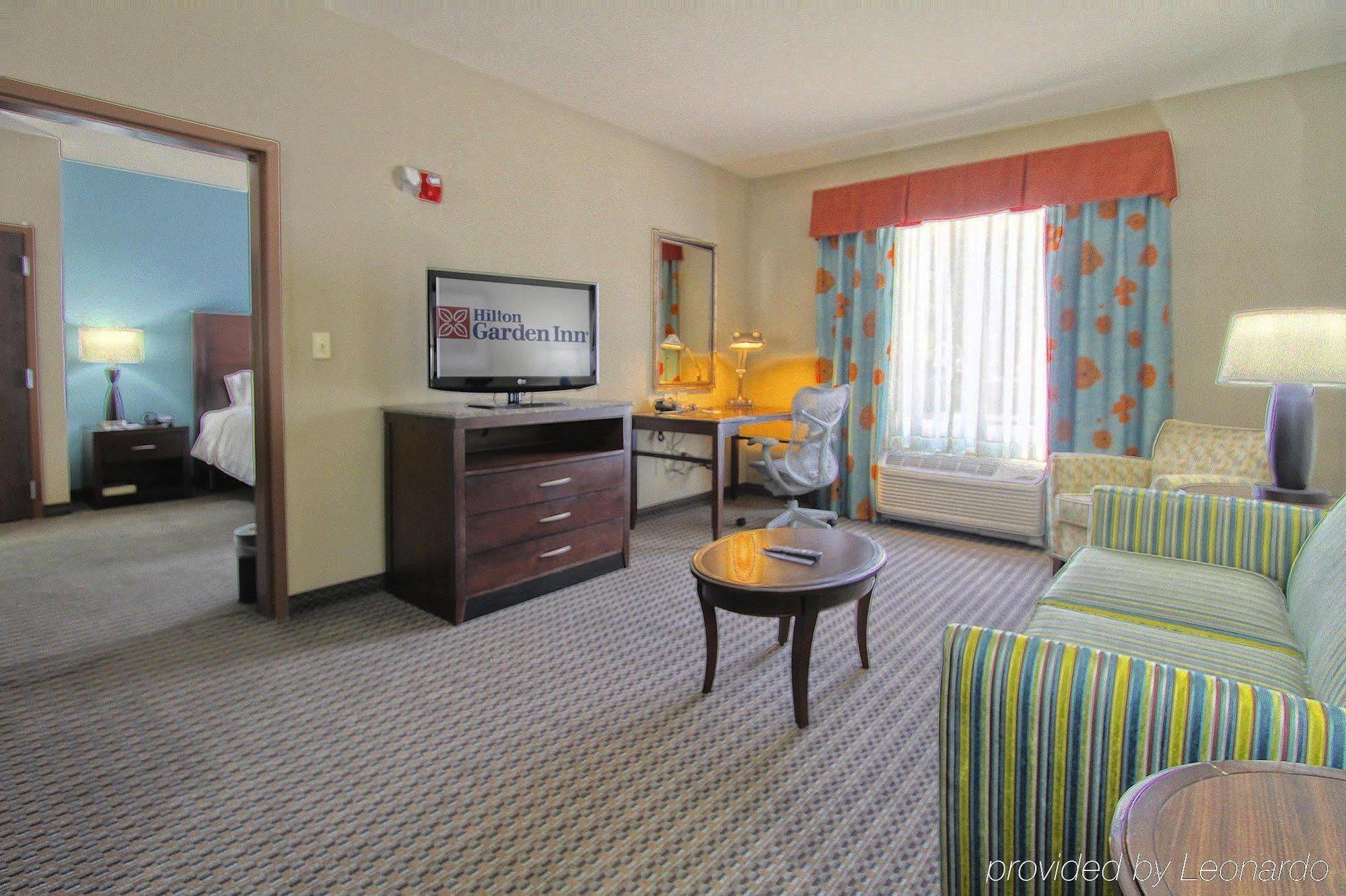 Hilton Garden Inn Midtown Tulsa Oda fotoğraf